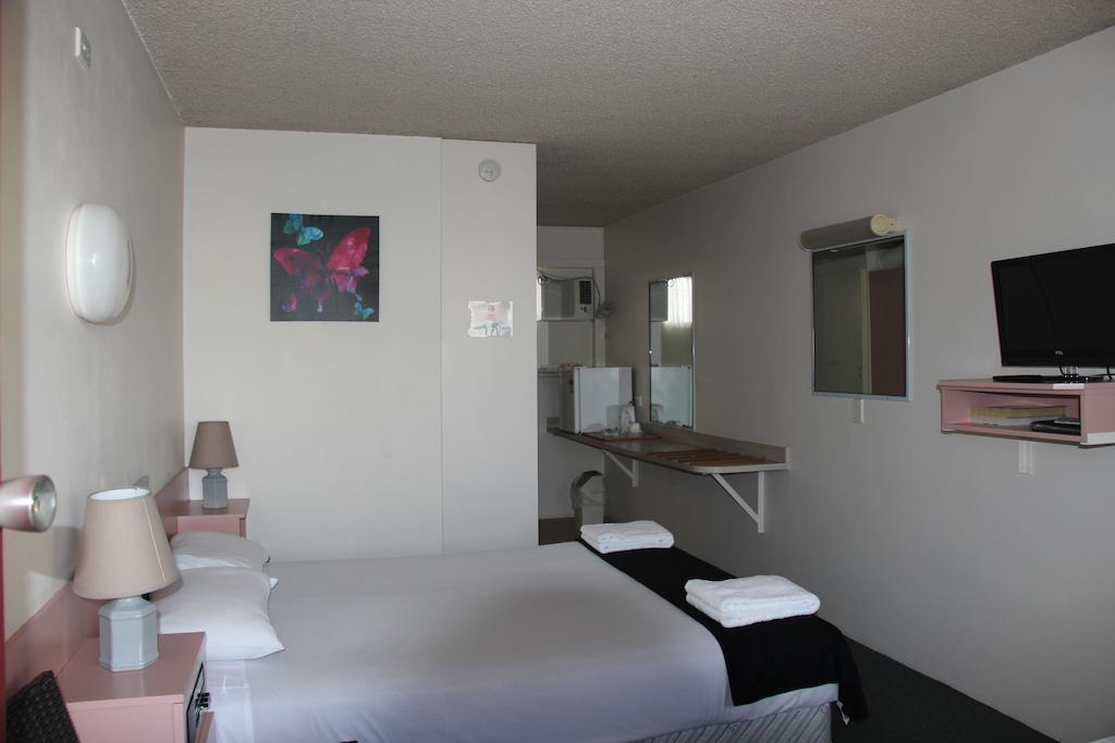 Caloundra Suncourt Motel מראה חיצוני תמונה