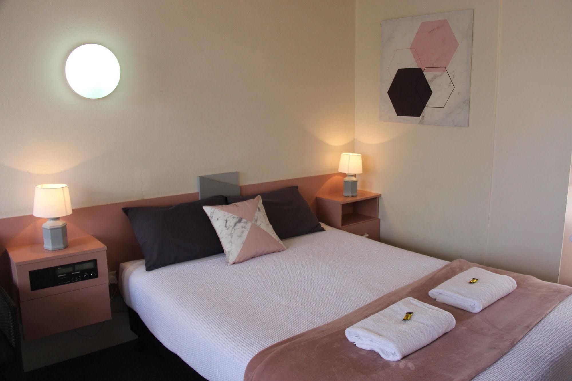 Caloundra Suncourt Motel מראה חיצוני תמונה